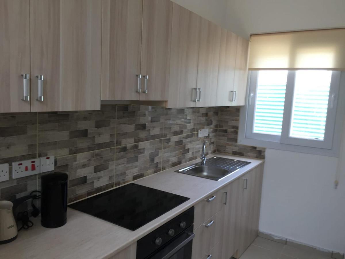 Suluca Homes ไคริเนีย ภายนอก รูปภาพ