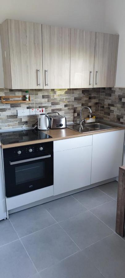 Suluca Homes ไคริเนีย ภายนอก รูปภาพ
