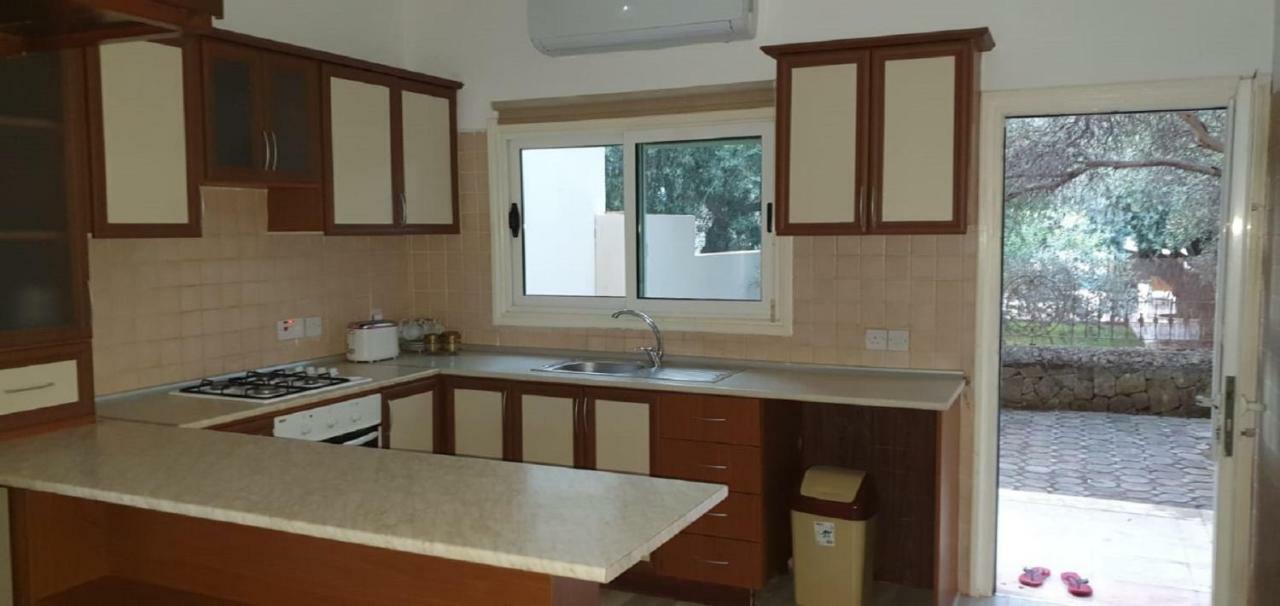 Suluca Homes ไคริเนีย ภายนอก รูปภาพ